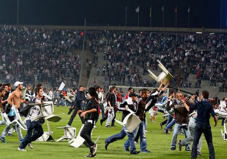 Navijači Beşiktaşa odgovorni za velike nerede u Istanbulu