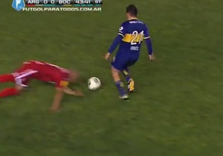 Startovao glavom i spriječio kontru protivnika, ali je ostao bez tri zuba 