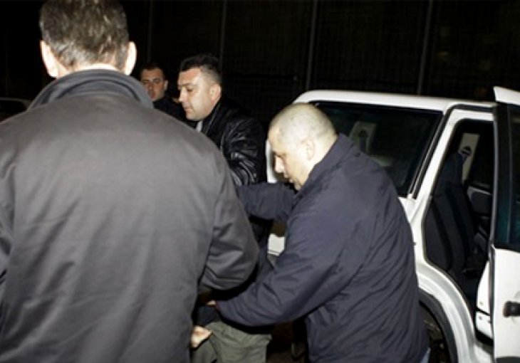 Uhapšen huligan koji je kamenovao autobus u Vogošći