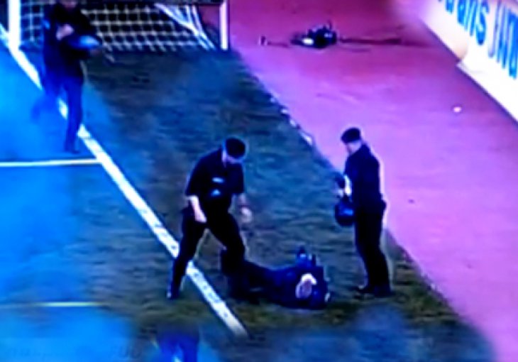 Pogledajte kako je policija pretukla navijača Sarajeva na terenu Koševa 