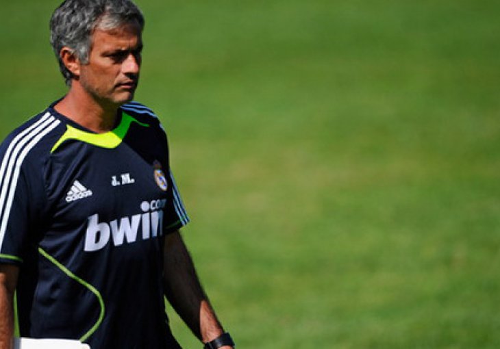 Navijači Reala poručili Mourinhu: Vrati se u Madrid!