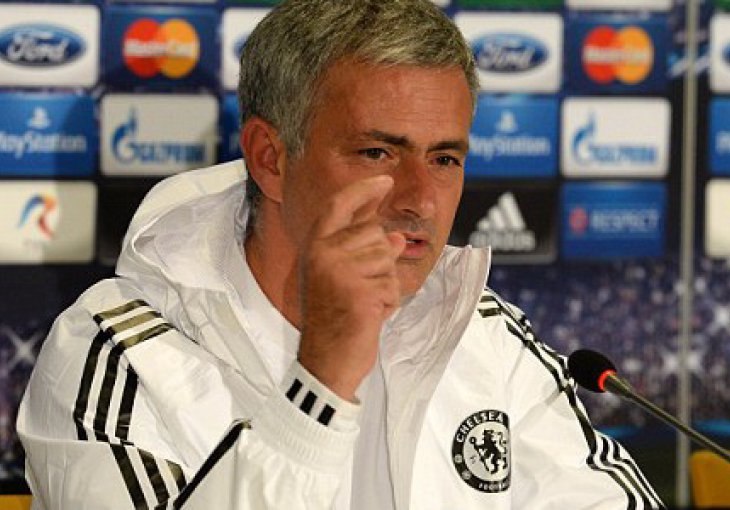 Incident na press konferenciji: Mourinho bijesan napustio salu