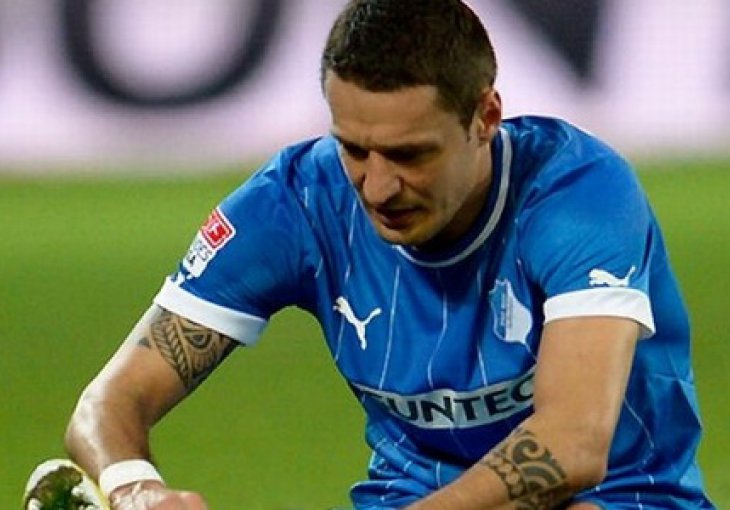 I Salihović sjedio na klupi, Vedo zaradio žuti