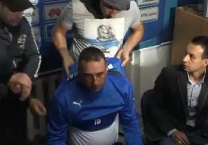 Šokantno: Huligani Levskog napali svog trenera na konferenciji za medije