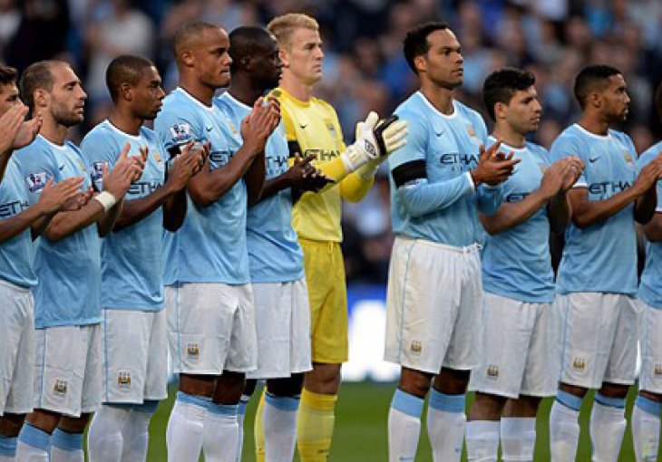 Igrači Manchester Cityja svojim navijačima daju novac za ulaznice