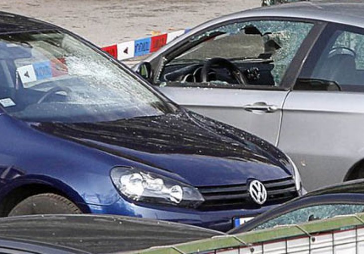 Igračima Crvene zvezde polupali automobile i ubacili u njih šampone