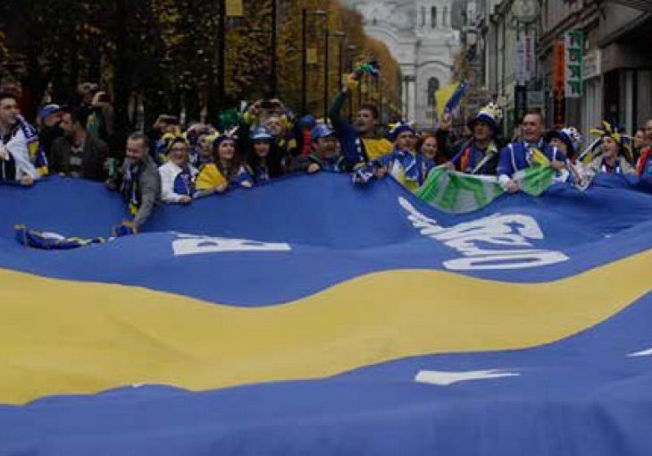 Počelo zagrijavanje: Hiljade navijača BiH na ulicama Kaunasa