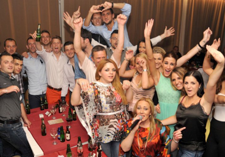 Znate li gdje su Zmajevi rezervisali restoran za slavlje do zore?