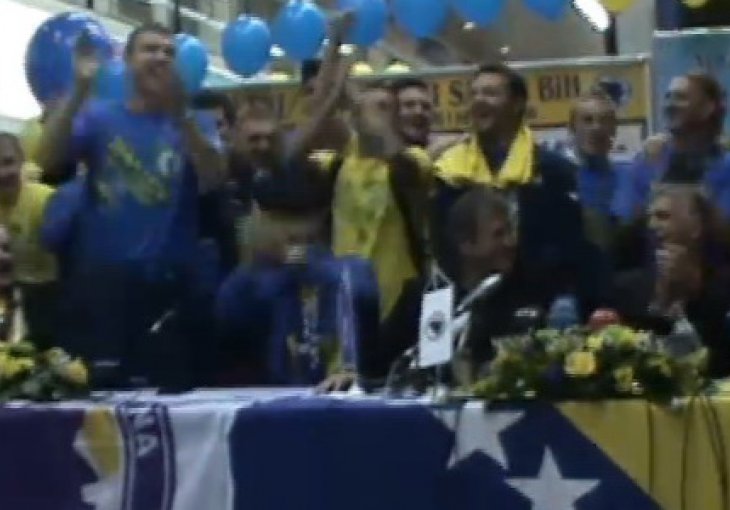 Edin Džeko i Zmajevi Sušiću zapjevali na press konferenciji