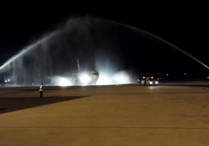 Pogledajte kako su Zmajeve na aerodromu dočekali sarajevski vatrogasci