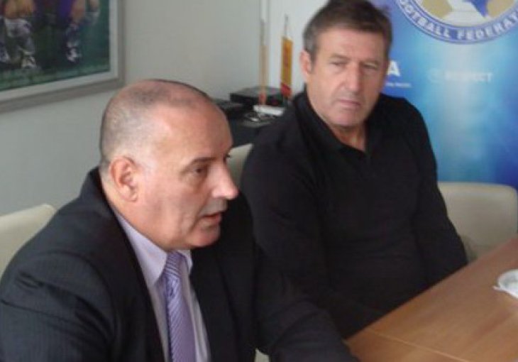 Sušić, Begić i Osim na dženazi tragično nastradalim navijačima BiH