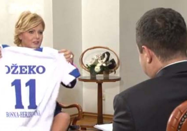 Dačić dobio Džekin dres reprezentacije BiH i poručio: Sušić je omiljen kod nas