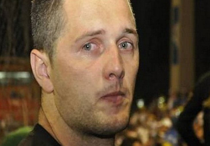Hasib Mahmić vodio je navijanje na tribini sa Ljutim Krajišnicima