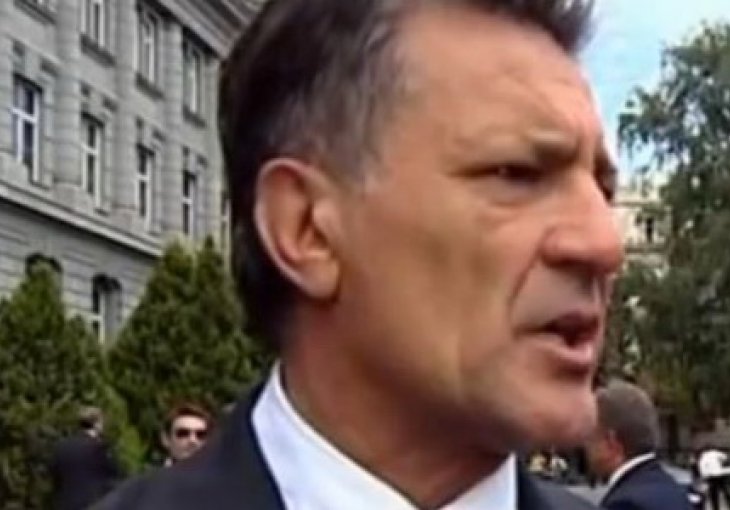 Mamić prijeti i vrijeđa pred sudom: Kreteni, zašto me slikate?