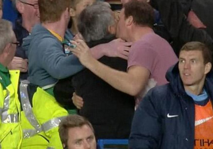 Mourinho se ljubio sa navijačima iza leđa Edina Džeke