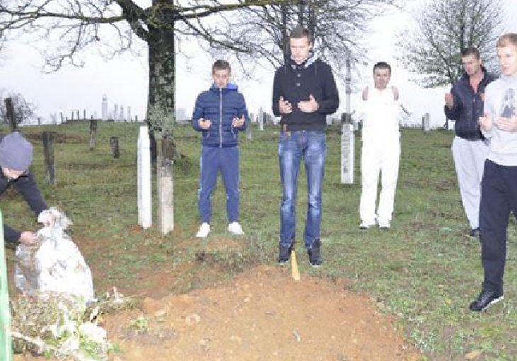 Senijad Ibričić posjetio mezar vođe navijačke skupine 