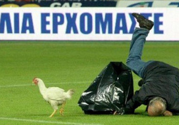 Kokoške sa šalom protivnika, tako je počeo derbi PAOK-a i Arisa