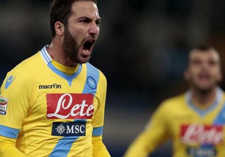 Drama u Napoliju: Grosskreutz odveo Dortmund u osminu finala