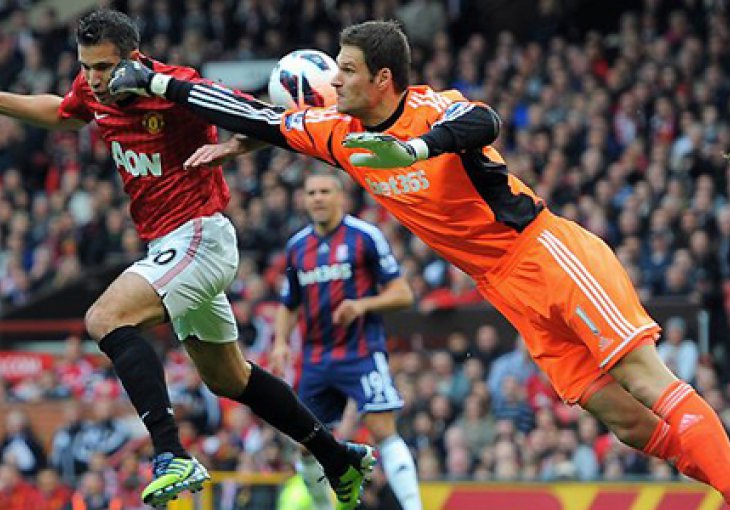 Begović van terena do šest sedmica