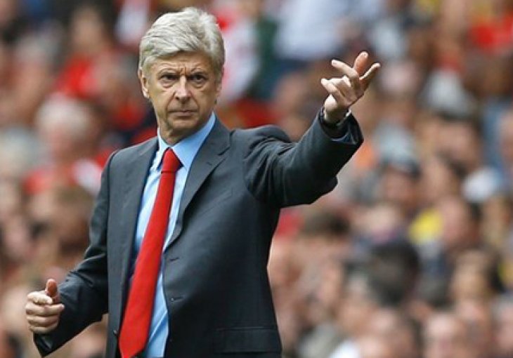 Arsene Wenger spreman na tuču