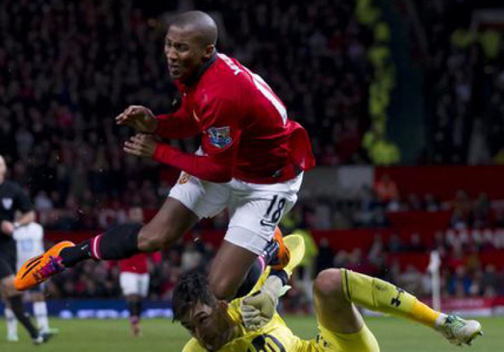 Nema kraja Moyesovim problemima: Ashley Young povrijeđen