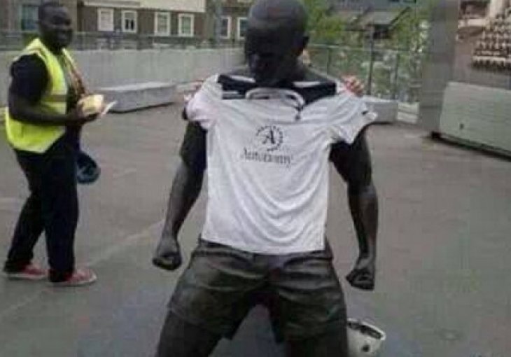 Thierry Henry u dresu Tottenhama