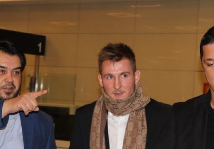 Izet Hajrović stigao u Istanbul, sutra zvanično potpisuje za Galatasaray