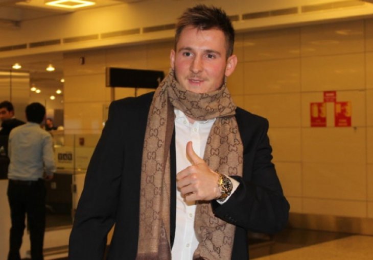 Pogledajte na kakav je doček naišao Izet Hajrović