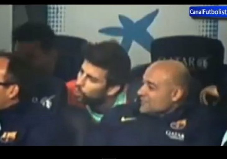 Pogledajte šta na klupi rade Pique i Messi