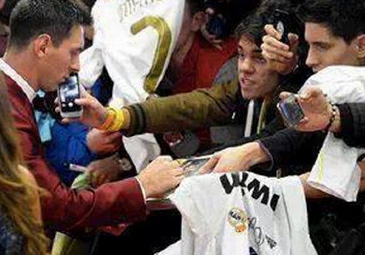 Messi se potpisivao na dresove Real Madrida