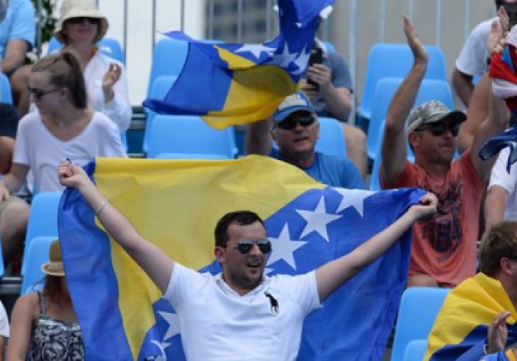 Blic: Bosanci osvojili Australijan open - Harmonika, pesma i ovacije Džumhuru