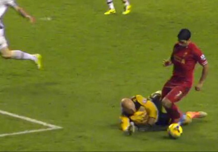 Da li je Suarez odglumio pad za penal?