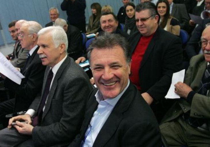 Kriv je: Što mucaš lažove? Ti si monstrum!