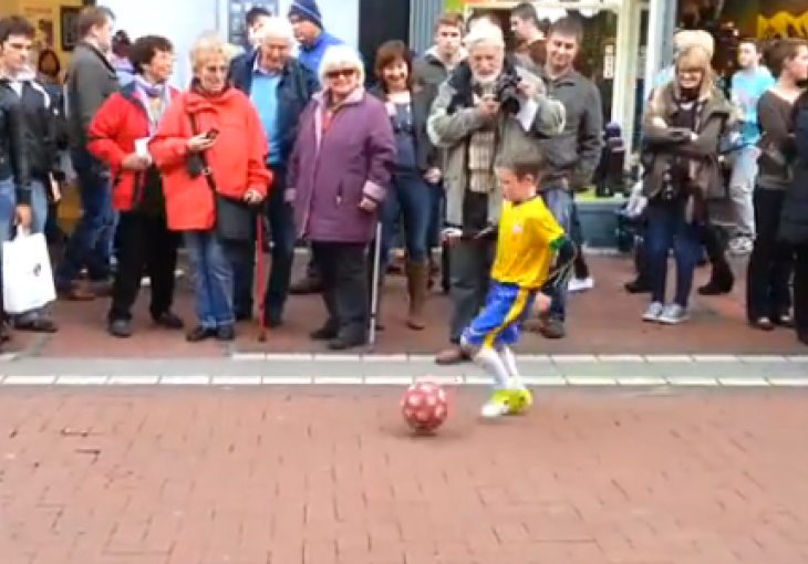 Fantastični dječak spojio Gangnam style i freestyle fudbal