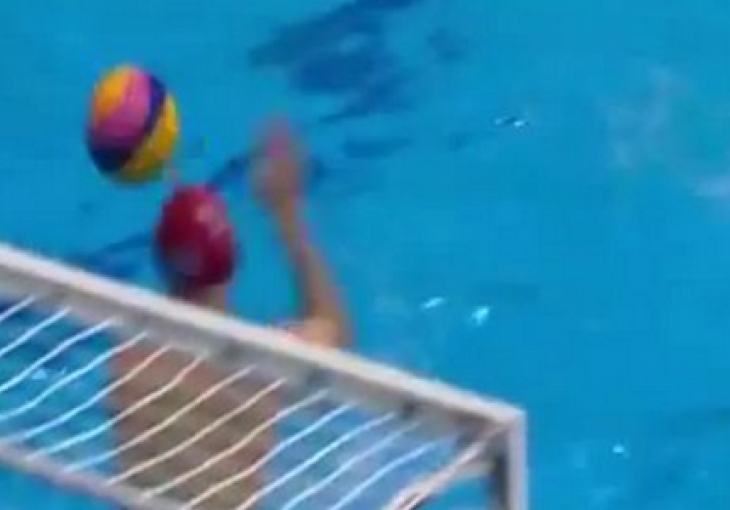 Vaterpolsko čudo! U zadnjoj sekundi postigao gol preko cijelog bazena