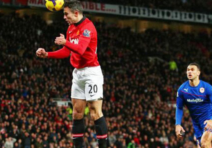 Van Persie načeo Cardiff i ostvario rijedak rekord