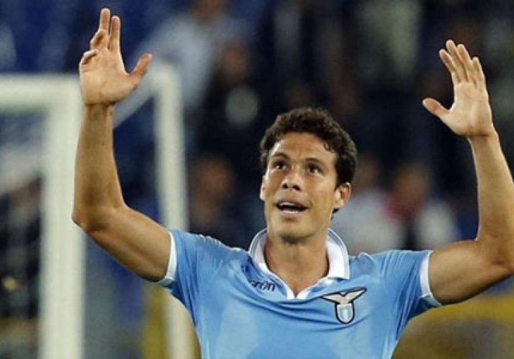 Hernanes u suzama napustio trening kamp Lazija