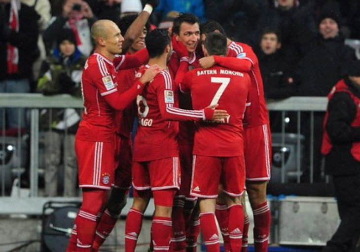Bayern petardom ponizio Eintracht