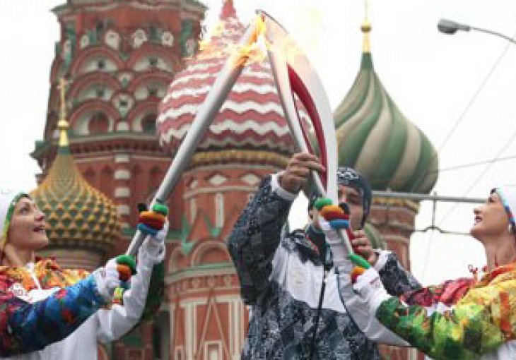 Olimpijska baklja stigla u Soči, psi lutalice najveći problem organizatorima igara!?