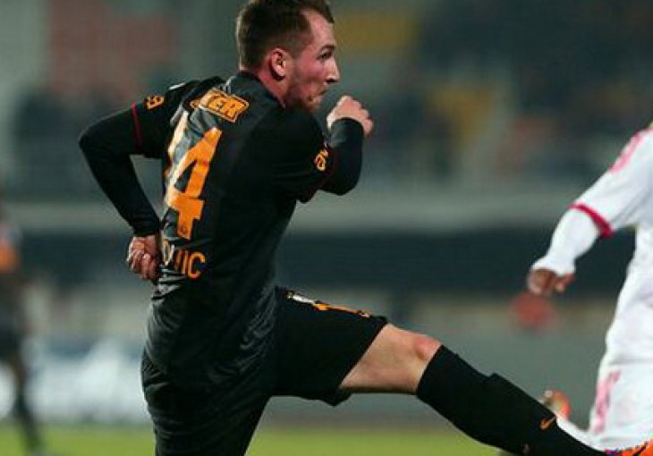 Mancini stavio Hajrovića u sastav od prve minute