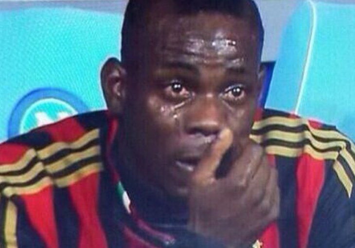 Balotelli potpuno izgubio kontrolu na klupi i briznuo u plač