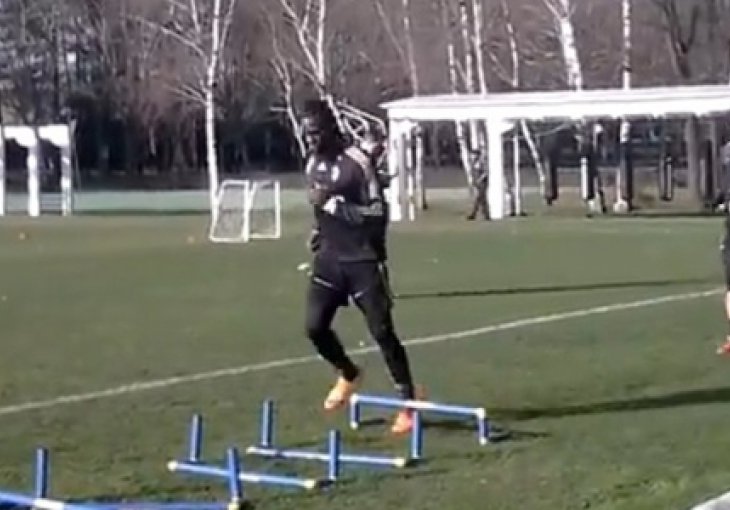 Pogledajte šta Mario radi na treningu kada trener ne gleda