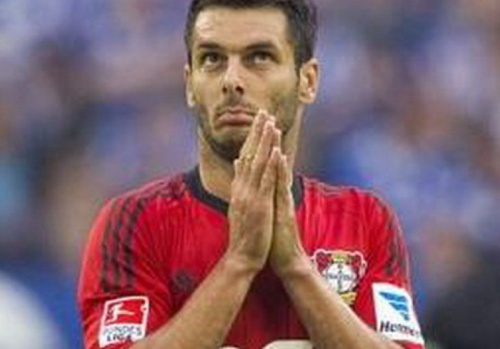 Emir Spahić povrijeđen napustio teren, Schalke bolji od Bayera