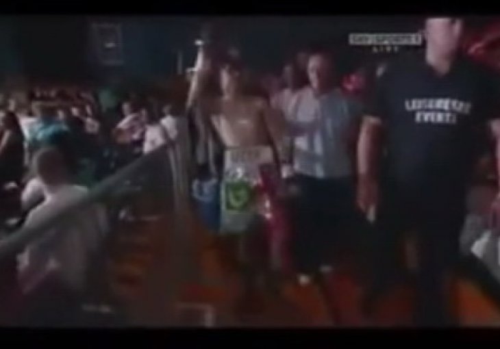 Trijumfalno ušao u ring, a onda brutalnim nokautom ispao iz njega