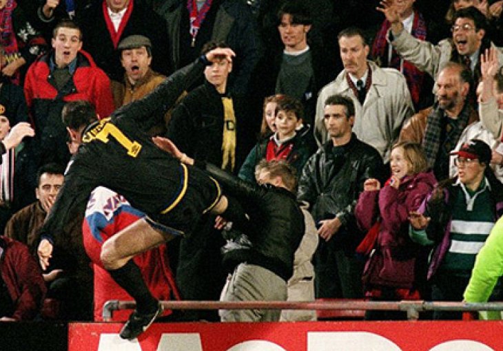 Navijači Uniteda slave kung-fu udarac Cantone