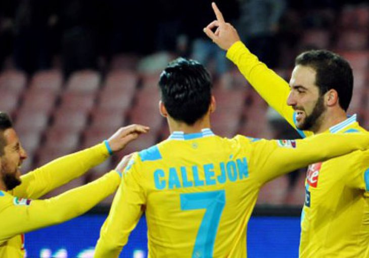 Napoli gubi korak za vodećim dvojcem, Genovi bod na San Paolu