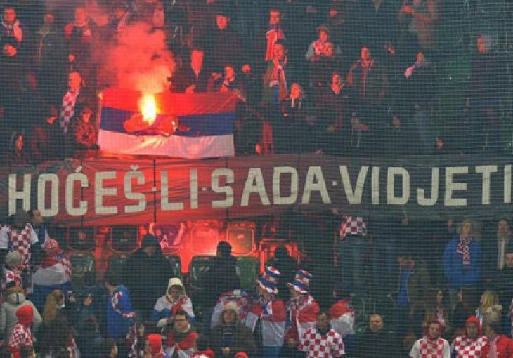 Hrvatski navijači zapalili srpsku zastavu