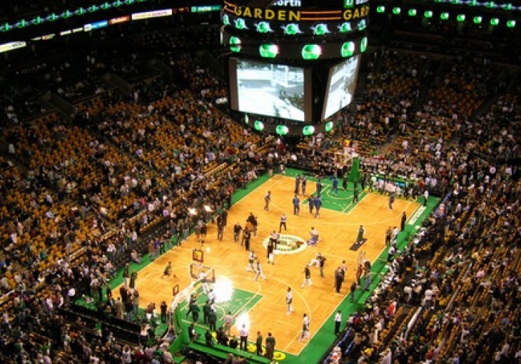 Dvojnik Tupac Shakura zaludio Bostonov TD Garden 