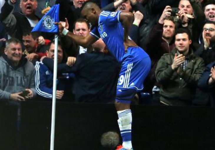 Chelsea slavio, a proslava gola Samuela Eto'oa obišla je planetu