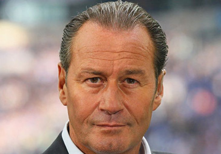Schneider otpušten, Stevens nasljednik?
